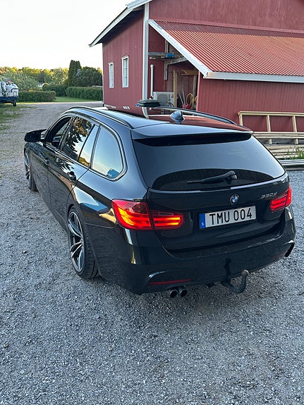 BMW 330d 4 of 5