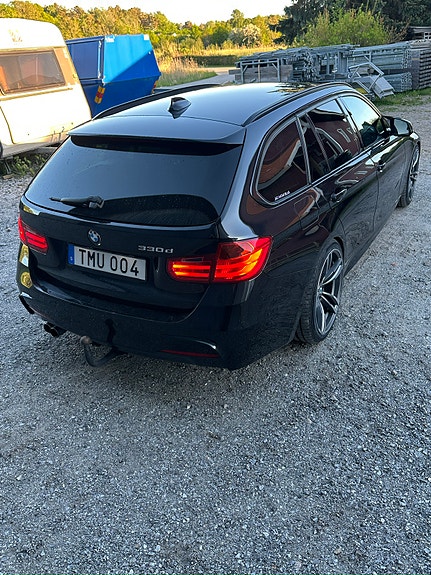 BMW 330d 5 of 5