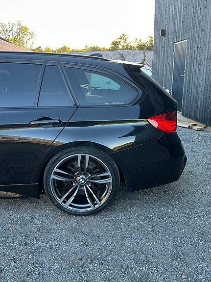 BMW 330d 3 of 5