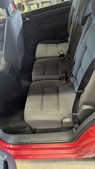 Volkswagen Touran 7 of 9