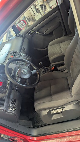 Volkswagen Touran 6 of 9