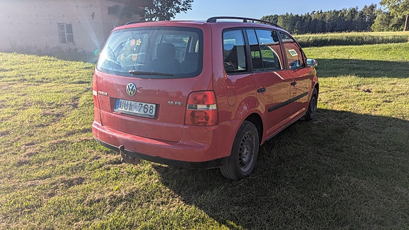 Volkswagen Touran 3 of 9