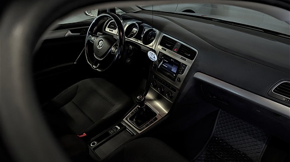 Volkswagen Golf VII 10 of 17