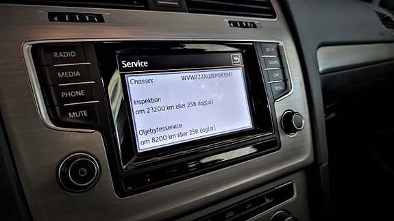 Volkswagen Golf VII 15 of 17