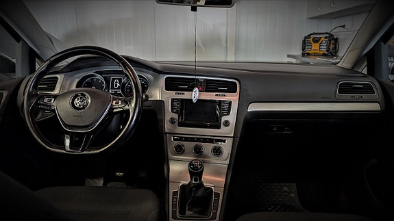 Volkswagen Golf VII 11 of 17