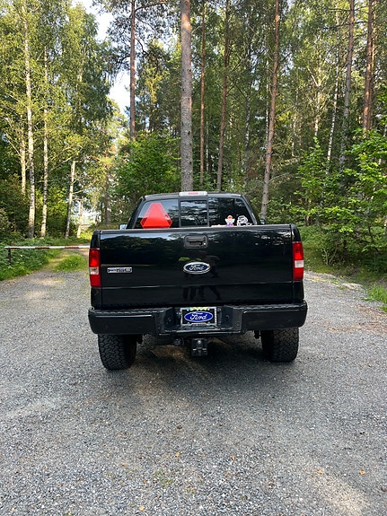Ford F-150 4 of 10