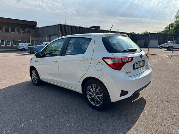 Toyota Yaris 4 of 5