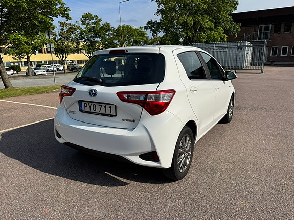 Toyota Yaris 3 of 5