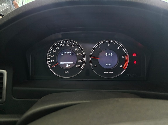 Volvo V70 7 of 9