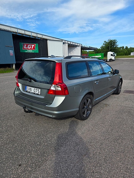 Volvo V70 4 of 5