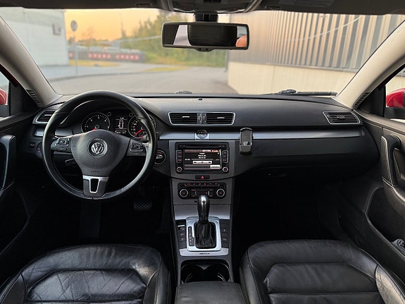 Volkswagen Passat 10 of 12