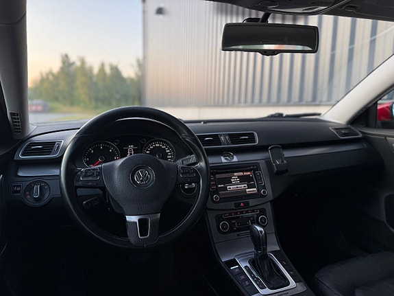 Volkswagen Passat 9 of 12