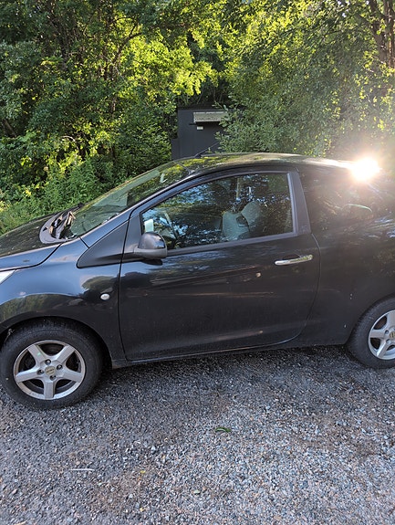 Ford Ka 2 of 4