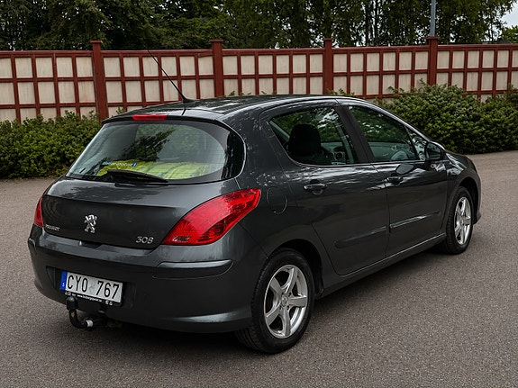 Peugeot 308 2 of 6