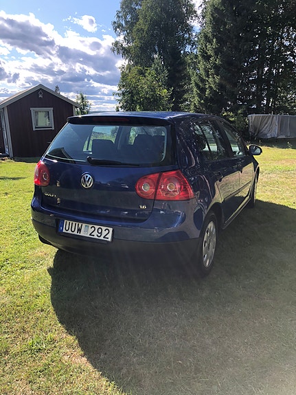 Volkswagen Golf V 3 of 4