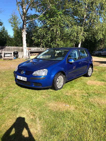 Volkswagen Golf V 2 of 4