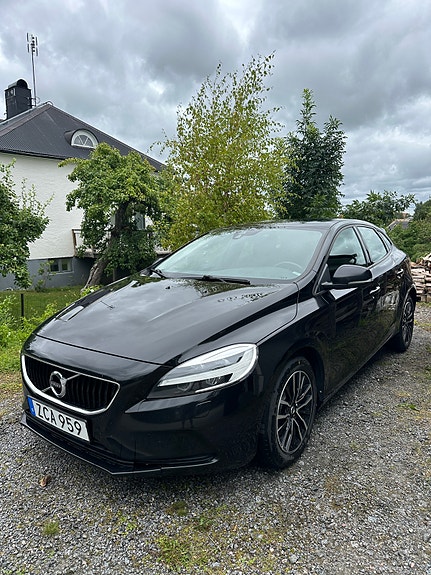 Volvo V40 2 of 10
