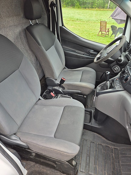 Nissan NV200 6 of 6