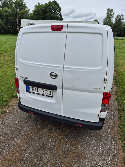 Nissan NV200 4 of 5