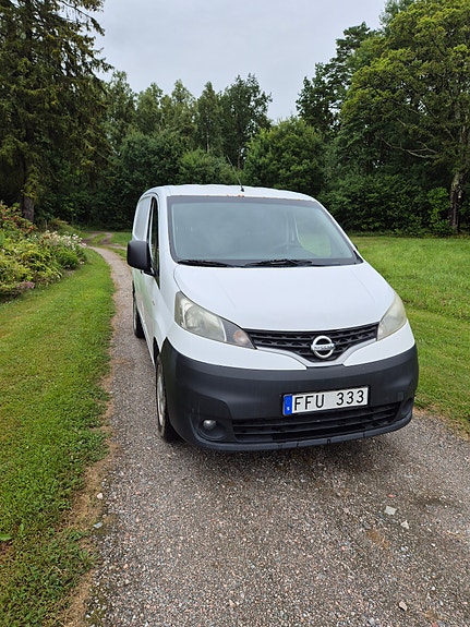 Nissan NV200 2 of 5