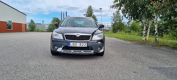 Skoda Octavia Scout 4 of 5