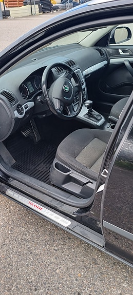 Skoda Octavia Scout 6 of 8