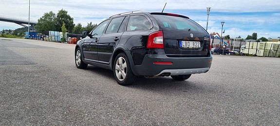 Skoda Octavia Scout 3 of 5