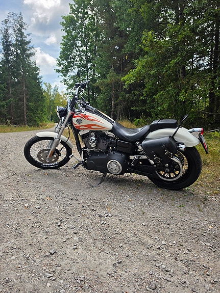 Harley-Davidson Wide Glide 2 of 5