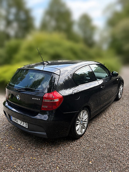 BMW 120i 4 of 8