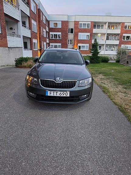 Skoda Octavia 2 of 4