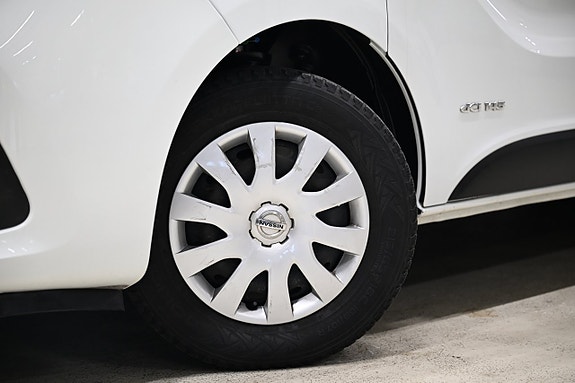 Nissan NV300 4 of 5