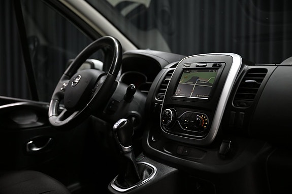 Nissan NV300 27 of 28