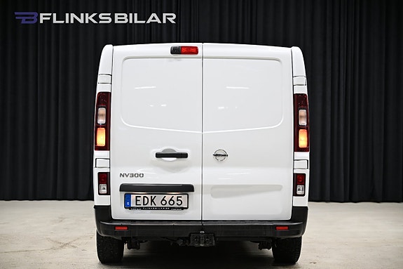 Nissan NV300 9 of 28