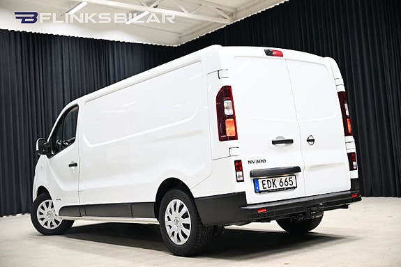 Nissan NV300 5 of 5