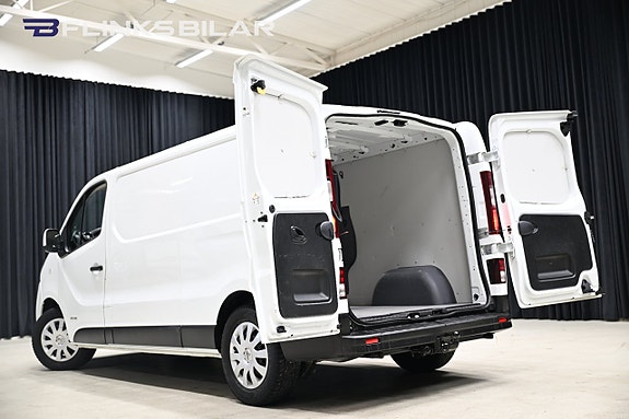 Nissan NV300 6 of 28