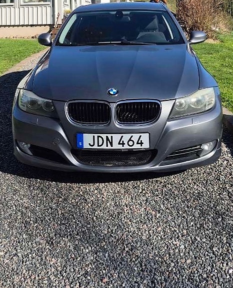 BMW 320d 2 of 5
