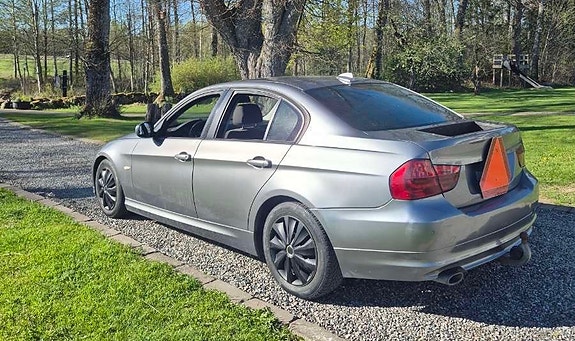 BMW 320d 3 of 5