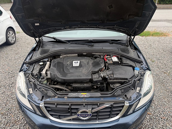 Volvo XC60 2 of 4