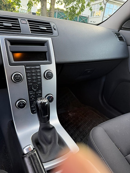 Volvo V50 4 of 5