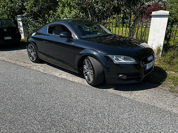 Audi TT 2 of 5