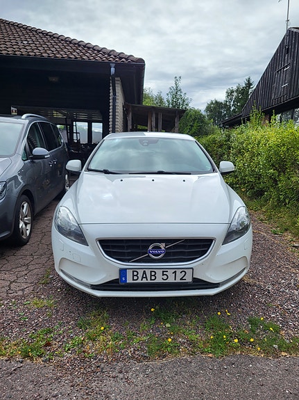 Volvo V40 2 of 5