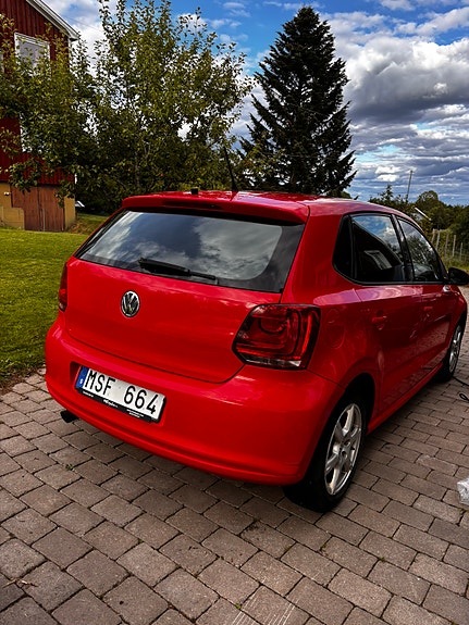 Volkswagen Polo 2 of 5