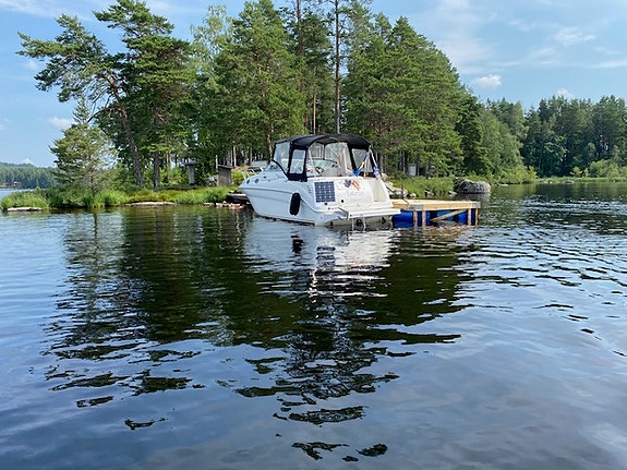 Sea Ray 260 Sundancer 2002 – Bytt motor, Mercruiser 2018, 120h 8 of 9