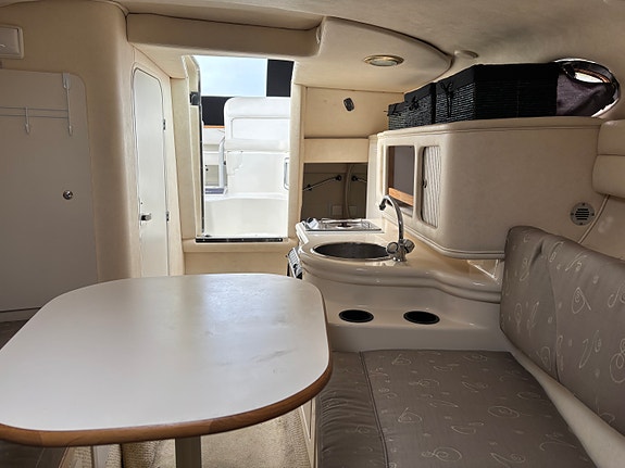 Sea Ray 260 Sundancer 2002 – Bytt motor, Mercruiser 2018, 120h 6 of 9