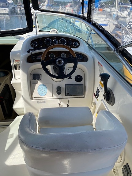 Sea Ray 260 Sundancer 2002 – Bytt motor, Mercruiser 2018, 120h 3 of 9