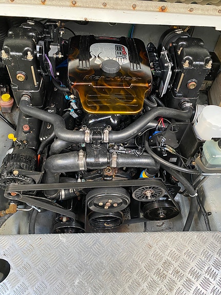 Sea Ray 260 Sundancer 2002 – Bytt motor, Mercruiser 2018, 120h 9 of 9