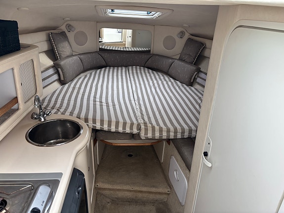 Sea Ray 260 Sundancer 2002 – Bytt motor, Mercruiser 2018, 120h 5 of 9