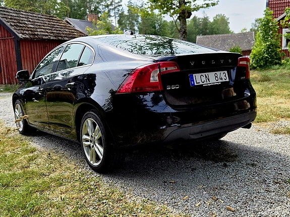 Volvo S60 2 of 5
