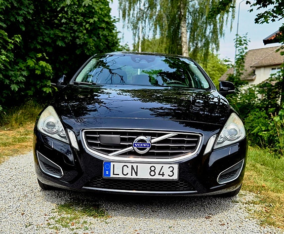 Volvo S60 4 of 5