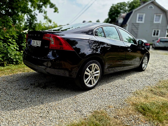 Volvo S60 3 of 5